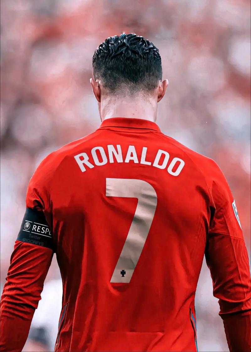 周末足坛激烈对决，拜仁、曼城、巴萨、AC米兰分别取得胜利，上演精彩绝杀。